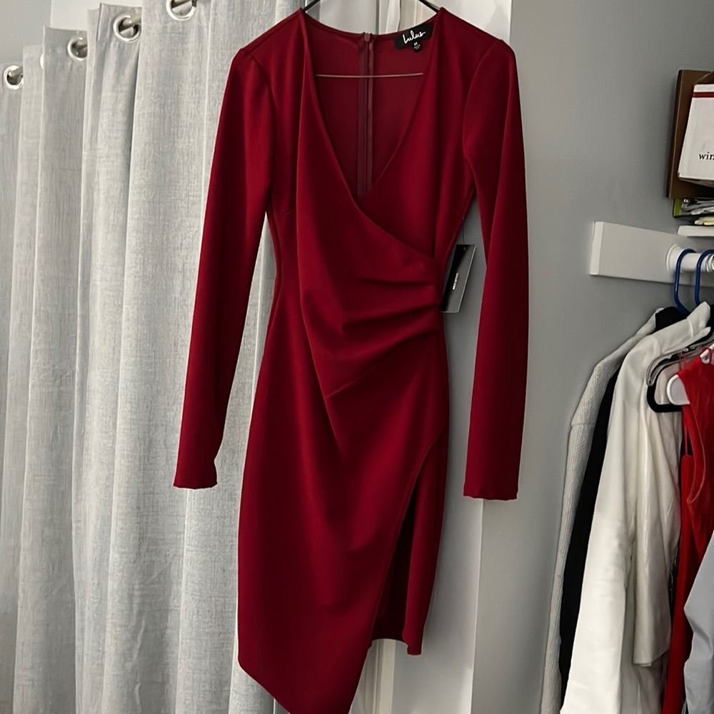 Red lulus dress. New with tags. Never worn